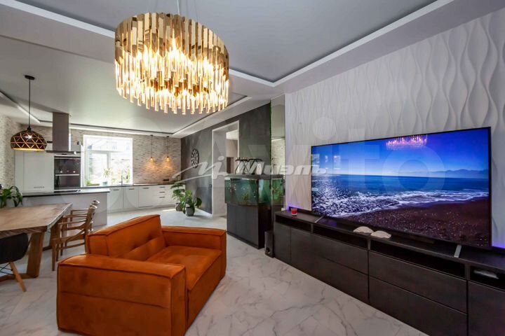 Дом 193,7 м² на участке 4 сот.