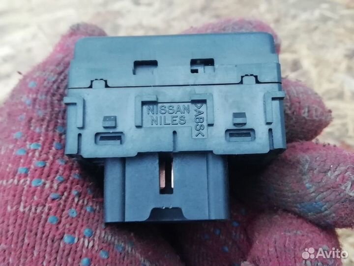 Кнопка регулировки зеркал марч Nissan Micra 1.2м
