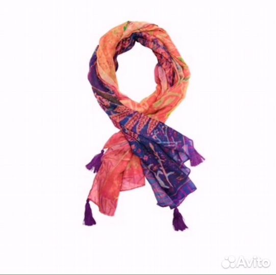 Разноцветный шарф с кистями