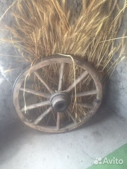 Колесо от телеги деревянное