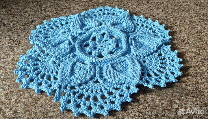 Вязанный ковёр ручной работы (цвет-голубой)