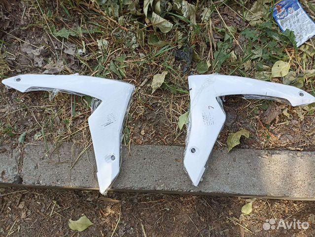 Пластик передний, правый-левый, bse z5 до 2020года