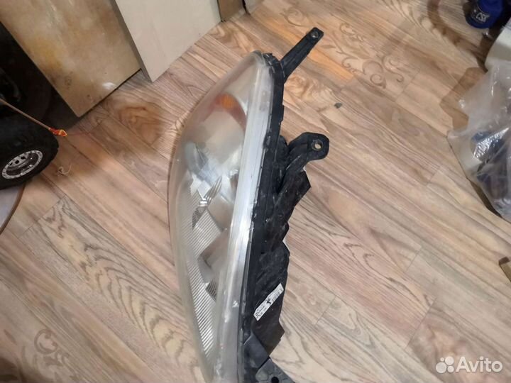 Передняя фара