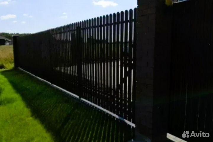 Забор из евроштакетника качественно работа по дого
