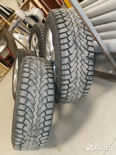 Pirelli Formula Ice 215/65 R16