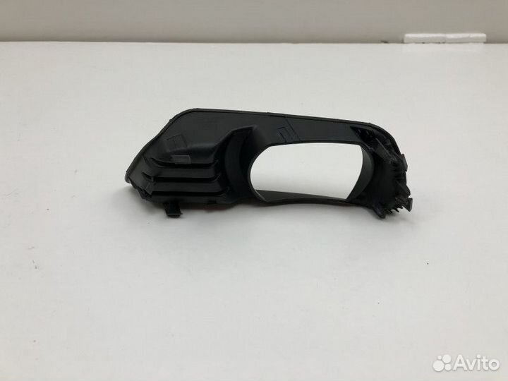 Рамка противотуманной фары правой Toyota Camry V40