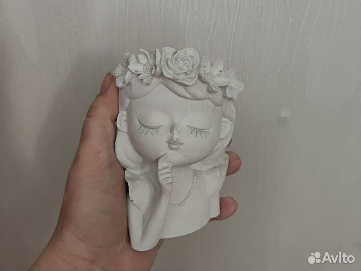 Девочки из гипса с дефектом