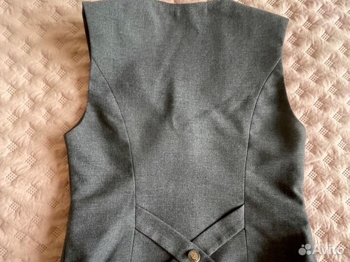 Школьная жилетка для девочки на рост 128-134