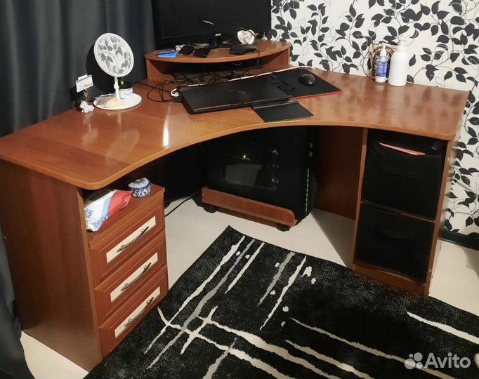 Компьютерный стол