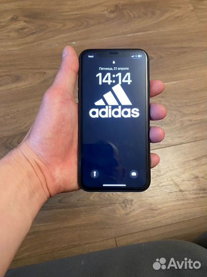 Телефон iPhone 11