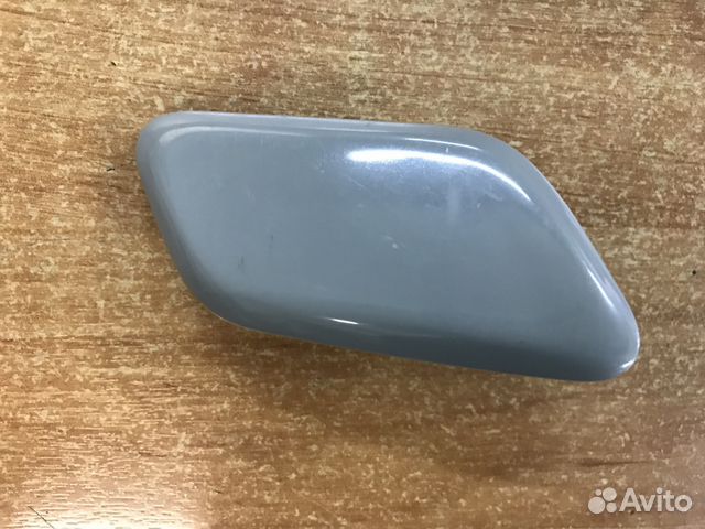 Крышка омывателя правой фары Toyota Avensis T25