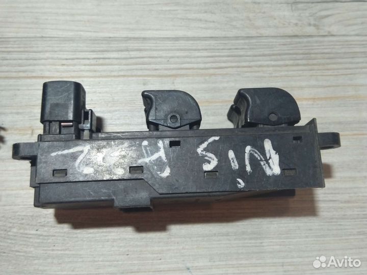 Блок кнопок стеклоподъемник Nissan Almera N16, N15