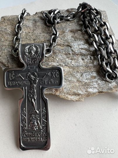 Крест и цепь