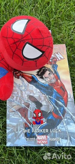 Человек- паук, фигурка амигуруми