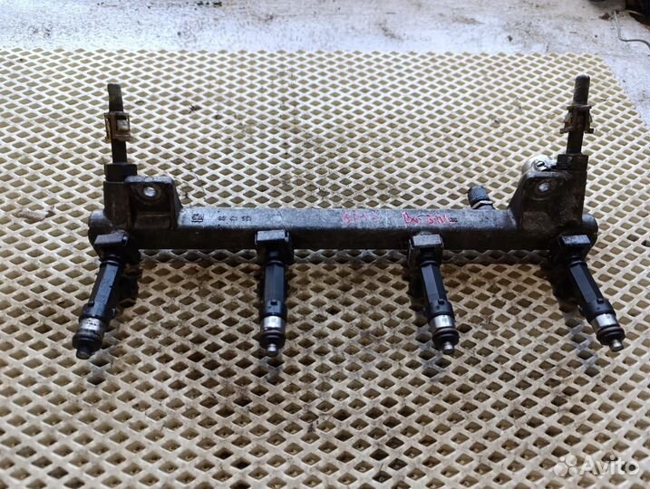 Топливная рампа с форсунками Opel Omega