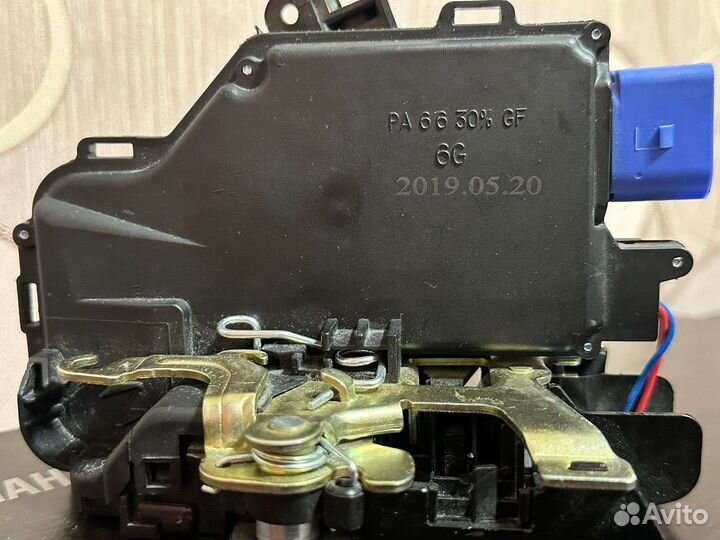 Volkswagen touareg новый замок на правую дверь