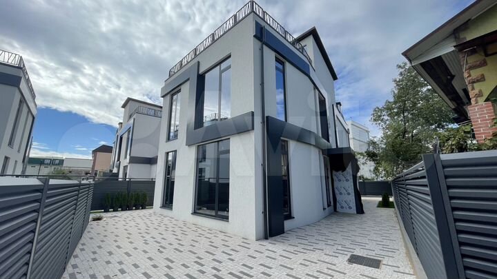 Дом 207 м² на участке 4 сот.