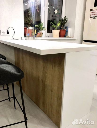 Прямая кухня в потолок. Кухонный гарнитур на заказ