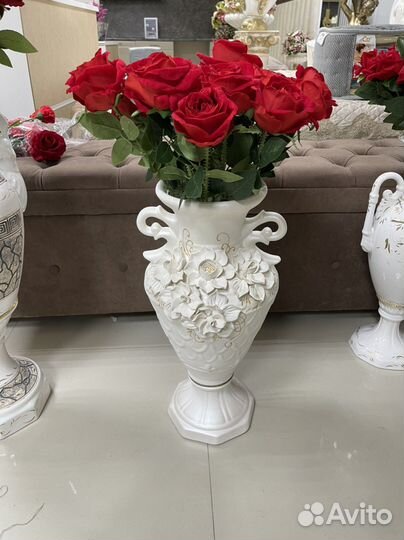 Ваза для цветов керамика и цветы