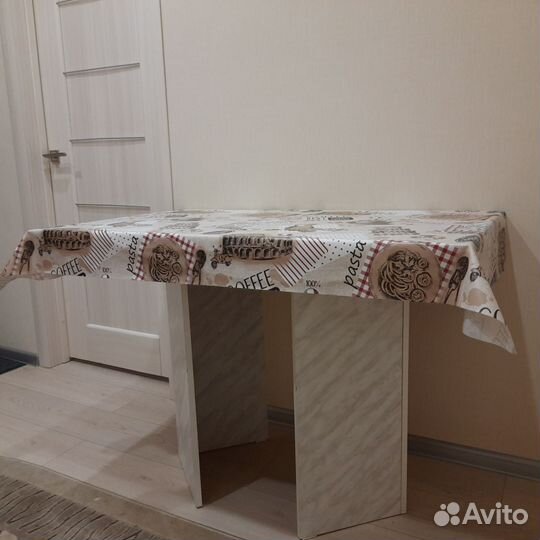 Кухонный стол