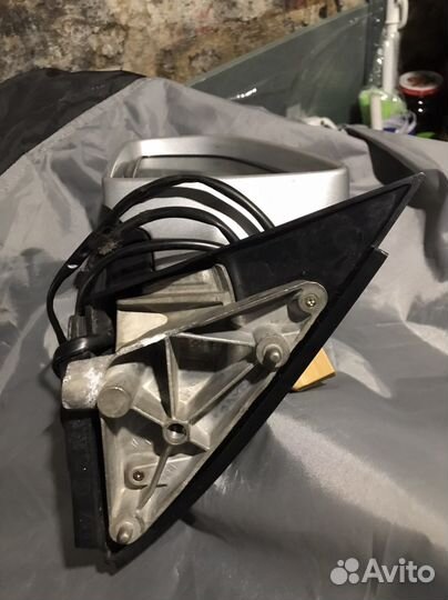 Правое боковое зеркало Audi A4 B7