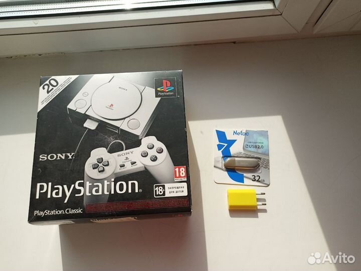 PS classic mini (прошита) + флешка 32GB + адаптер
