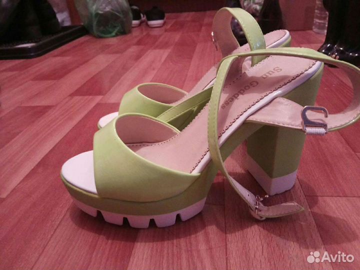 Женские вещи