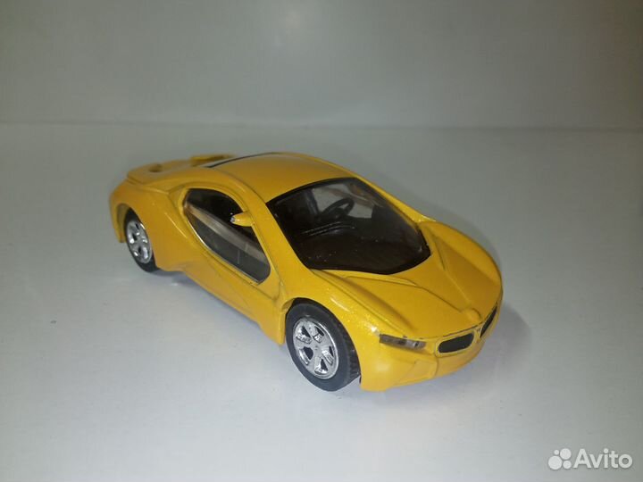 Модель автомобиля металлическая 