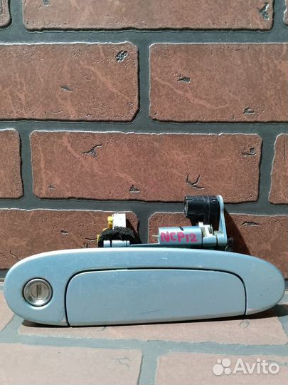 Ручка двери внешняя toyota platz NCP12 1NZ-FE FR/RH