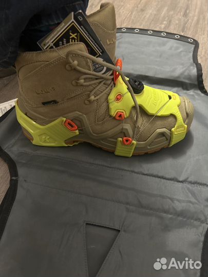 Korkers ice walker boa