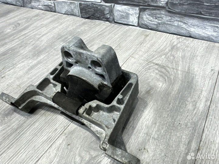 Опора двигателя правая Ford Focus 3 pnda 2012