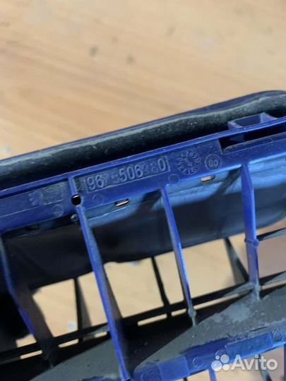 Решетка вентиляционная Peugeot 208 хетчбек 1.6 VTI