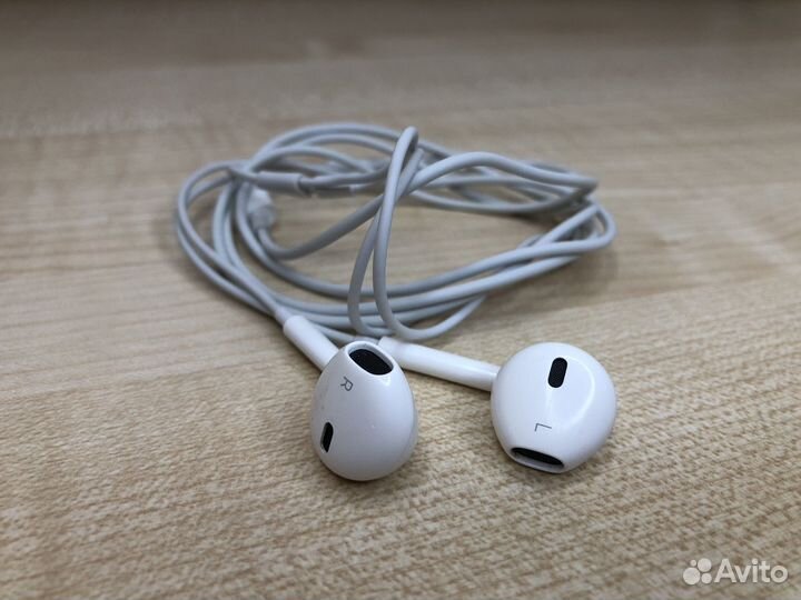Наушники Apple EarPods Lightning