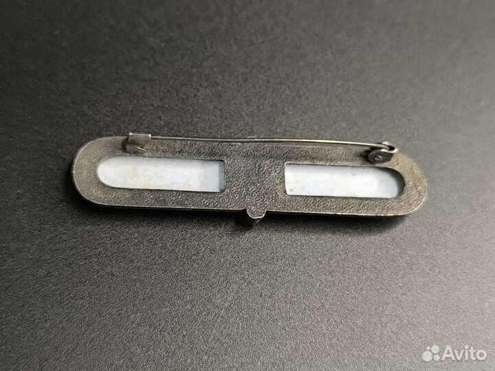 Брошь с финифтью