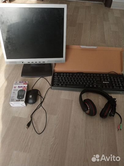 Монитор для компьютера, наушники, и клава