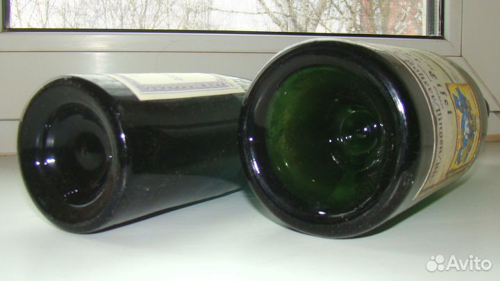 Лот бутылок времен войны в музей