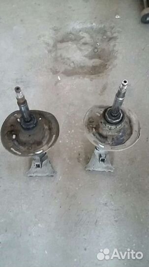 Стойки передние мерседес С-180 2008г