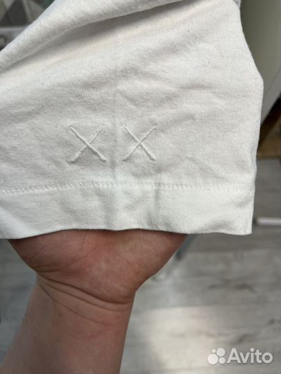 Uniqlo kaws