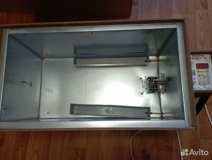 Инкубатор Блиц 72 бу