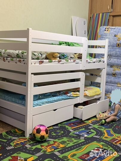 Выдвижная кровать из цельного массива