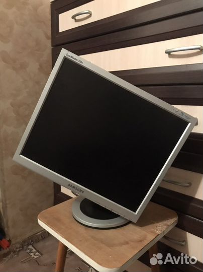 Монитор Samsung SyncMaster 710n