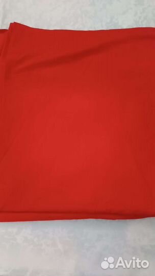 Отрез х/б ткани красного цвета