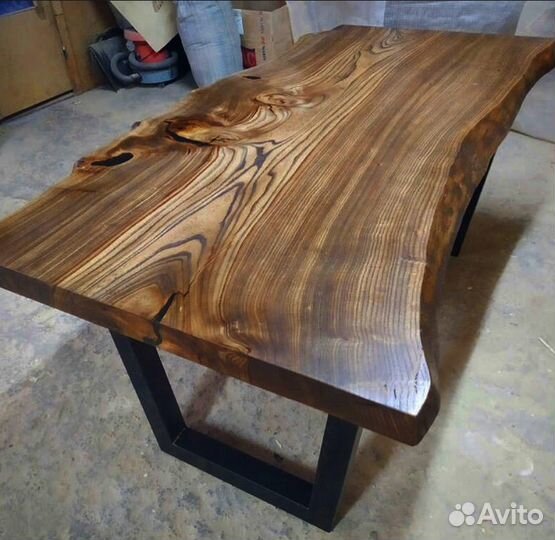 Стол из слэба с эпоксидной смолой