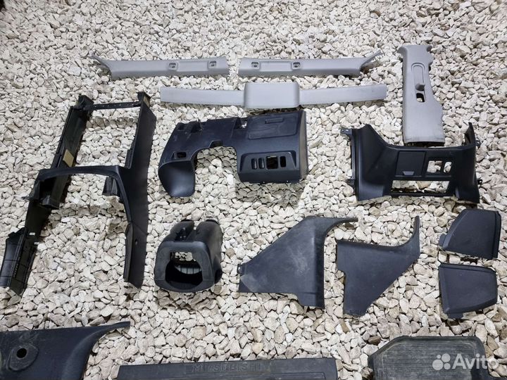 Обшивка салона Паджеро 4