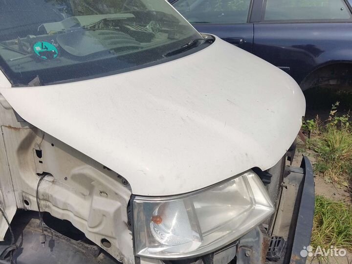 Решетка радиатора VW T5.Фольксваген Т5