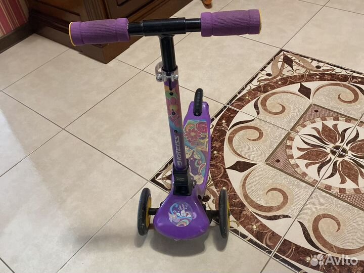 Самокат трехколесный