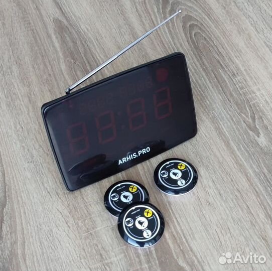 Табло вызова официанта руссифицировано и кнопки