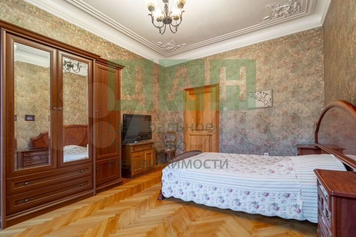 4-к. квартира, 135,6 м², 4/6 эт.
