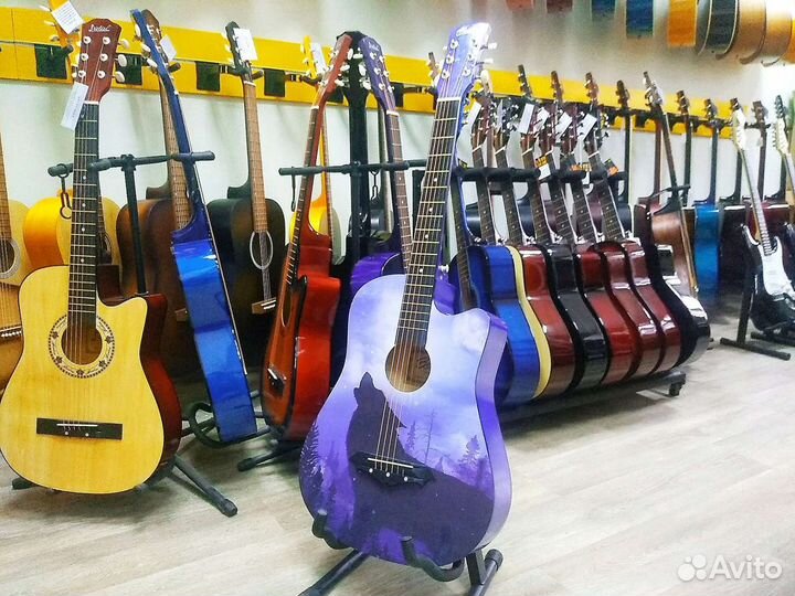Акустическая гитара с принтом