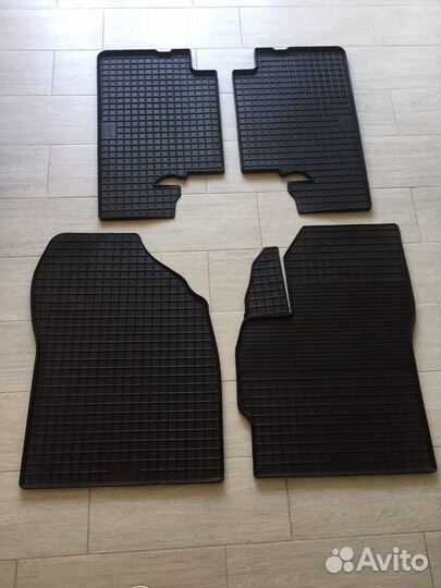 Коврики на Toyota Auris